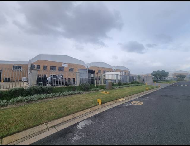 500M² WAREHOUSE TO LET IN PHILIPPI